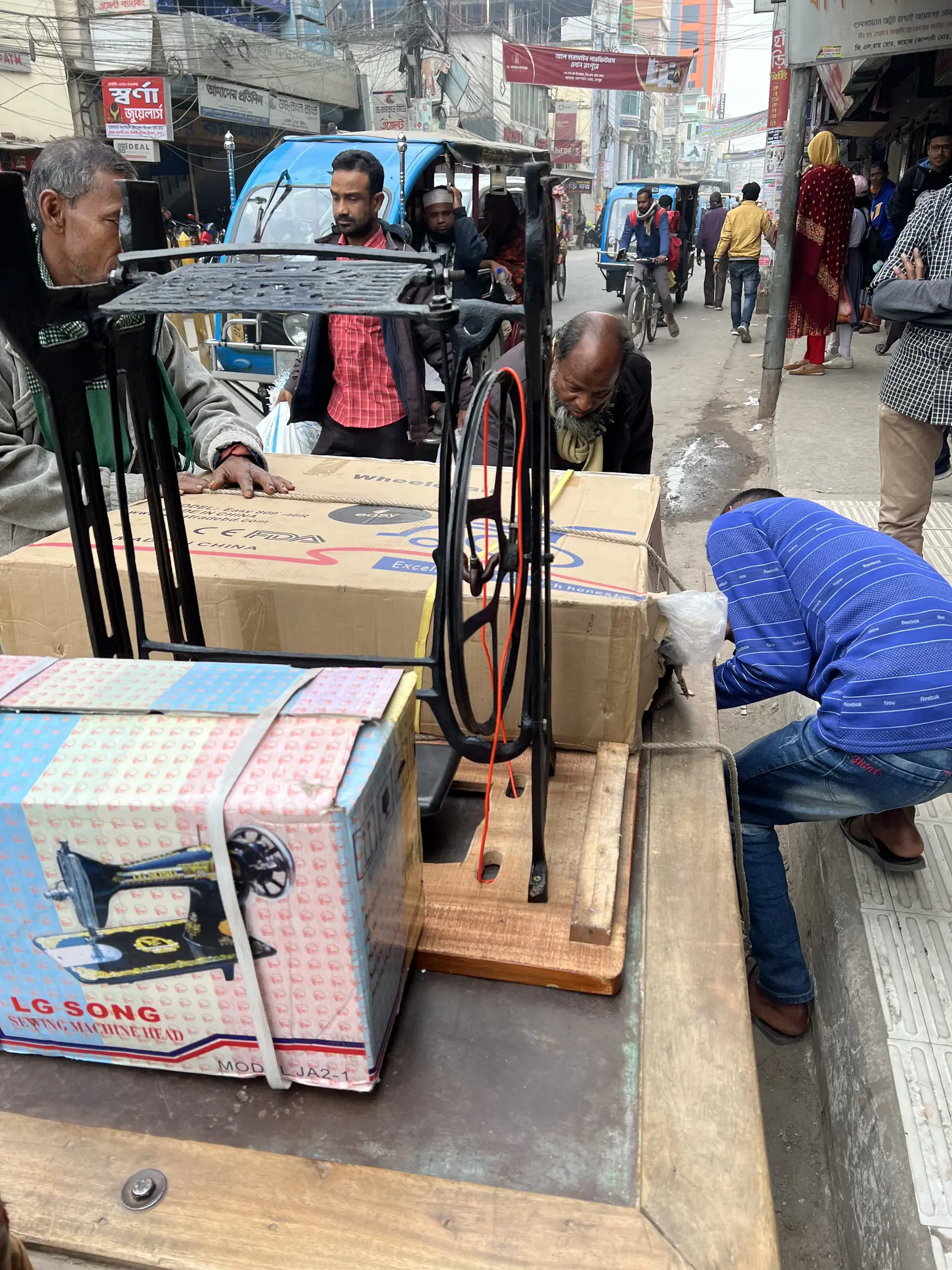 Image - Sewing machine delivery